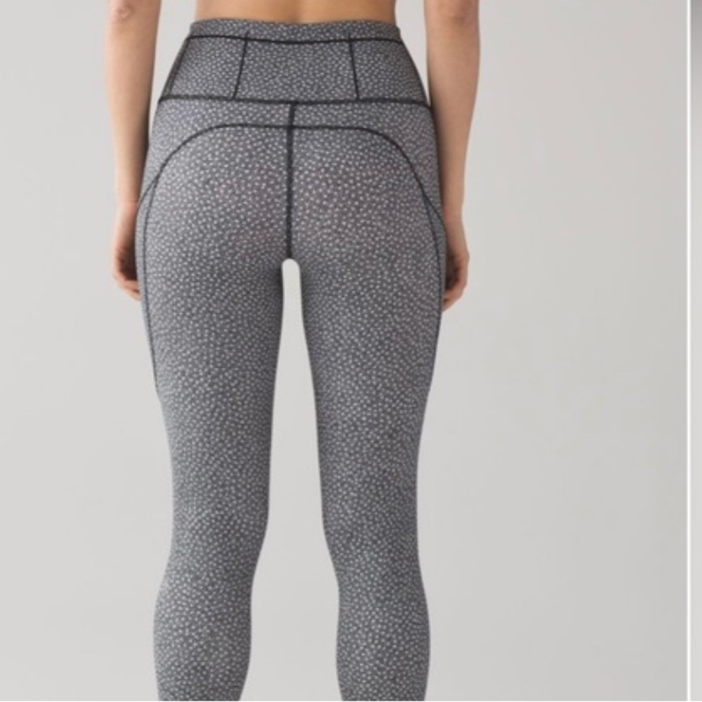 Lululemon Fast and Free Leggings Fizz White/Black Size 4 EUC - Picture 8 of 8